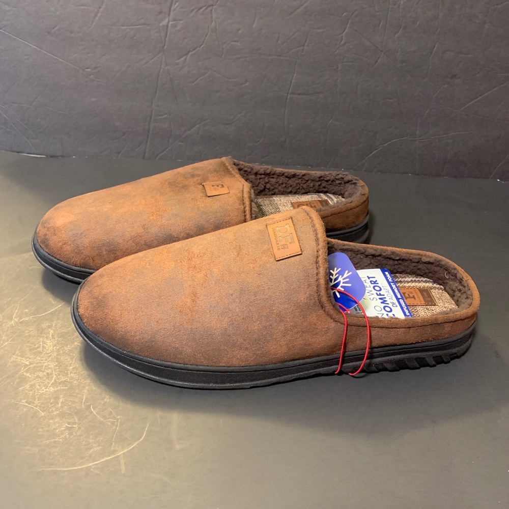 New - Dearfoams Men's Memory Foam Slippers Indoor / Outdoor Brown Sz 7/8